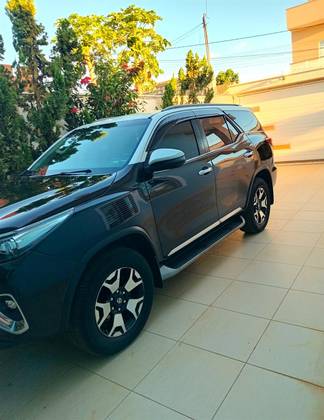 TOYOTA HILUX SW4 2.8 SRX DIAMOND 4X4 7 LUGARES 16V TURBO INTERCOOLER DIESEL 4P AUTOMÁTICO